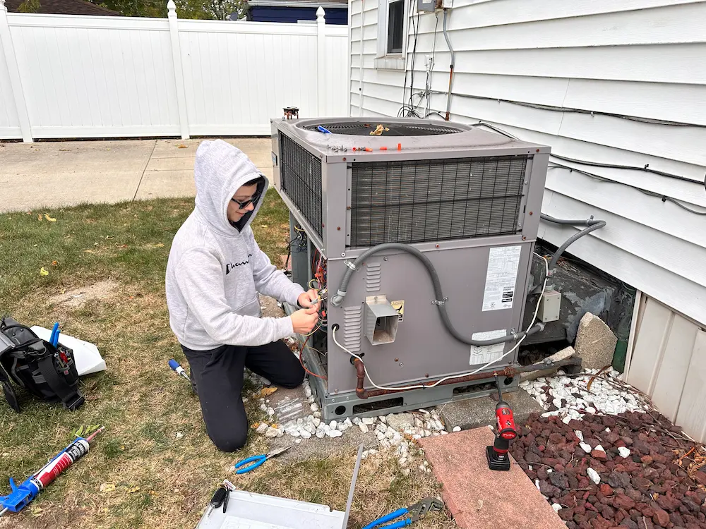 service pro worker HVAC companies in Wyandotte, MI