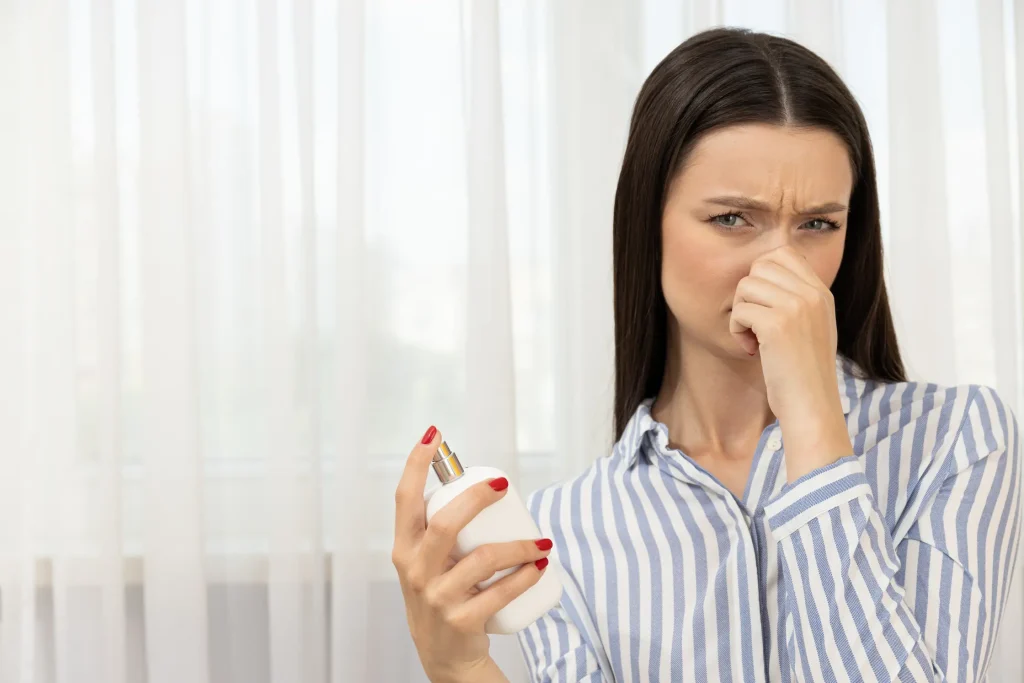 woman eliminates odor using air purifier